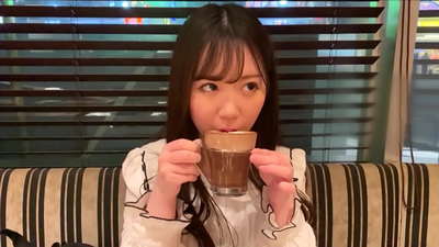 Яна сяброўка, якая належала да таго ж клуба ва ўніверсітэце. І яна самая прывабная дзяўчына ў клубе. Гэта японская сэксуальная атмасфера.