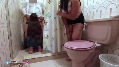 Медсястра знайшла доктара, які трахае пацыента ў ваннай бальніцы / ЧАСТКА 1 / NicoleLondrawer / Chiquicandy